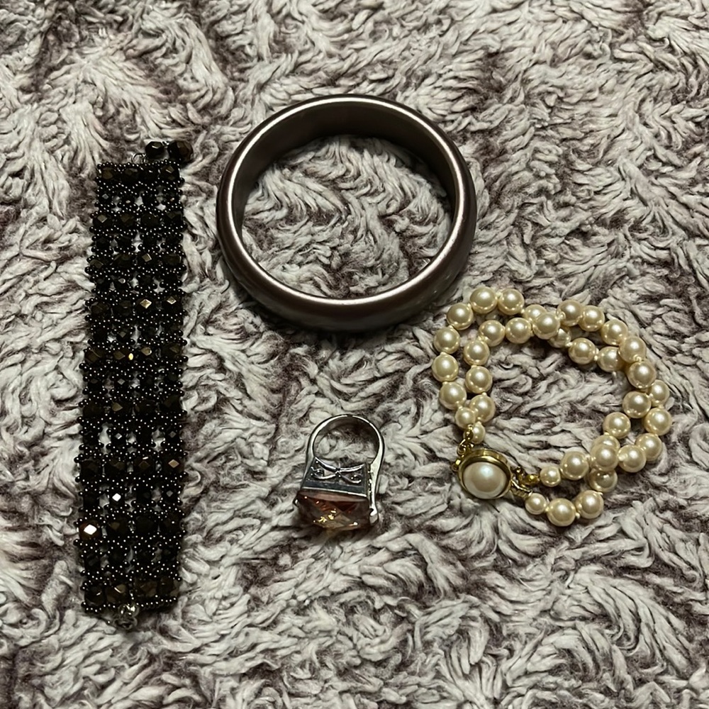 4 piece jewelry.